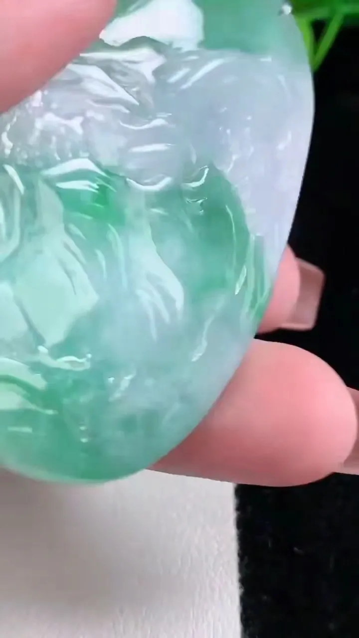 天然A货翡翠山水牌吊坠，尺寸62-38.7-11.8，重量:60.67g
12月16日