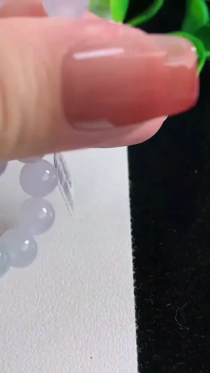 天然A货翡翠种紫罗兰圆珠手串，尺寸7.6-19颗，重量:15.92g12月16日
工厂直销收藏佳品,种好水足，色泽均匀，有种有色，上手高大气！