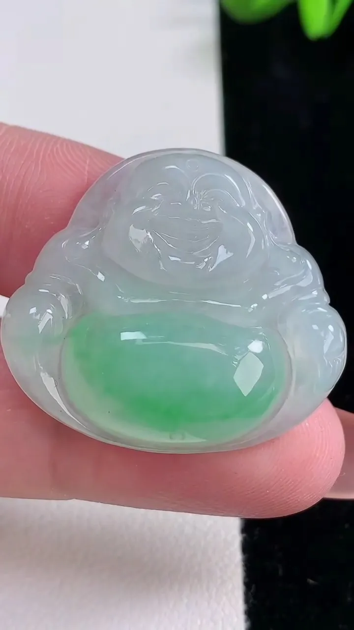 天然A货翡翠佛公吊坠，尺寸28.6-32.5-5.6，重量:8.32g
12月16日