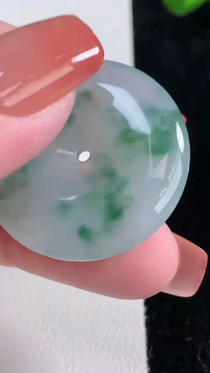 天然A货翡翠冰种飘花平安扣吊坠，尺寸32-4.8，重量:11.65g
12月16日