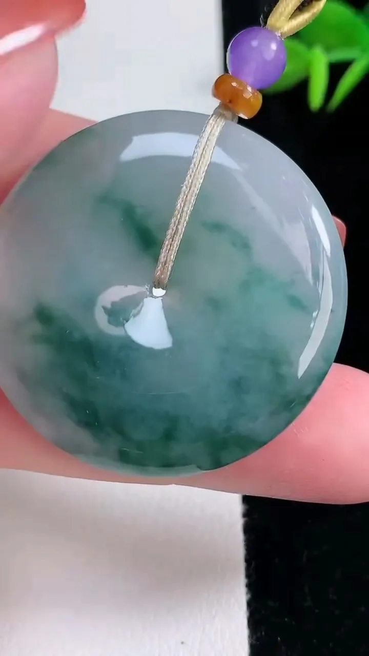 天然A货翡翠飘花平安扣吊坠，尺寸39.8-6，重量:21.96g
12月16日