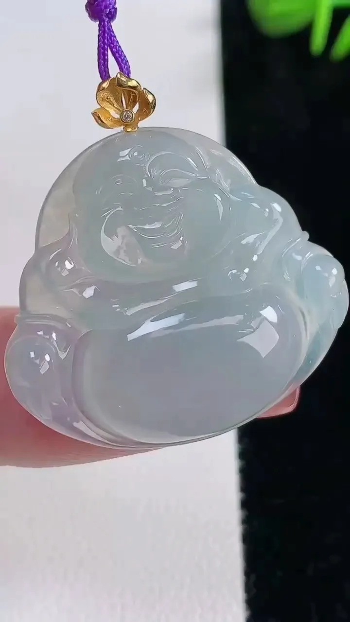 天然A货翡翠种白冰佛公吊坠，尺寸28.2-31.2-5.4，重量:7.90g
12月16日