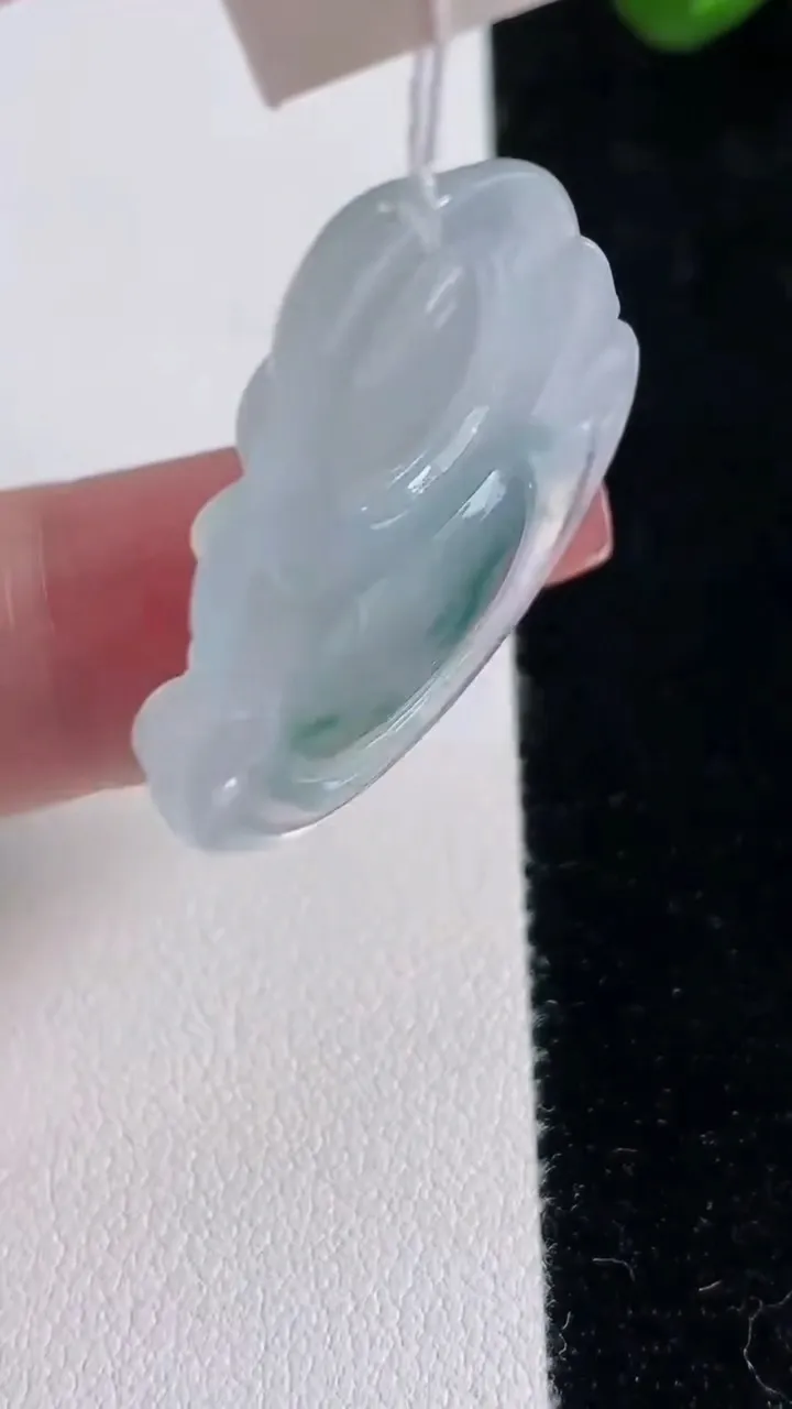 天然A货翡翠冰种飘花佛公吊坠，尺寸30-32-5.6，重量:8.38g
12月16日