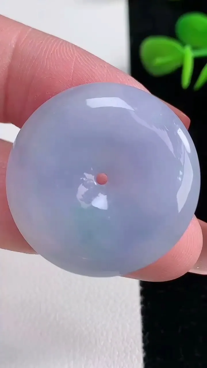 天然A货翡翠紫罗兰平安扣吊坠，尺寸30.6-5.2，重量:10.18g
12月16日