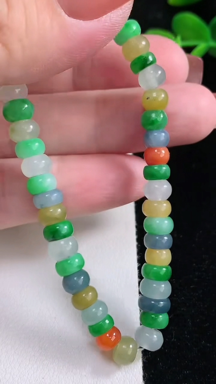 天然A货翡翠四彩算盘珠手串，尺寸6.4-4.3-47颗，重量:15.30g12月16日
工厂直销收藏佳品,种好水足，色泽均匀，有种有色，上手高大气！
