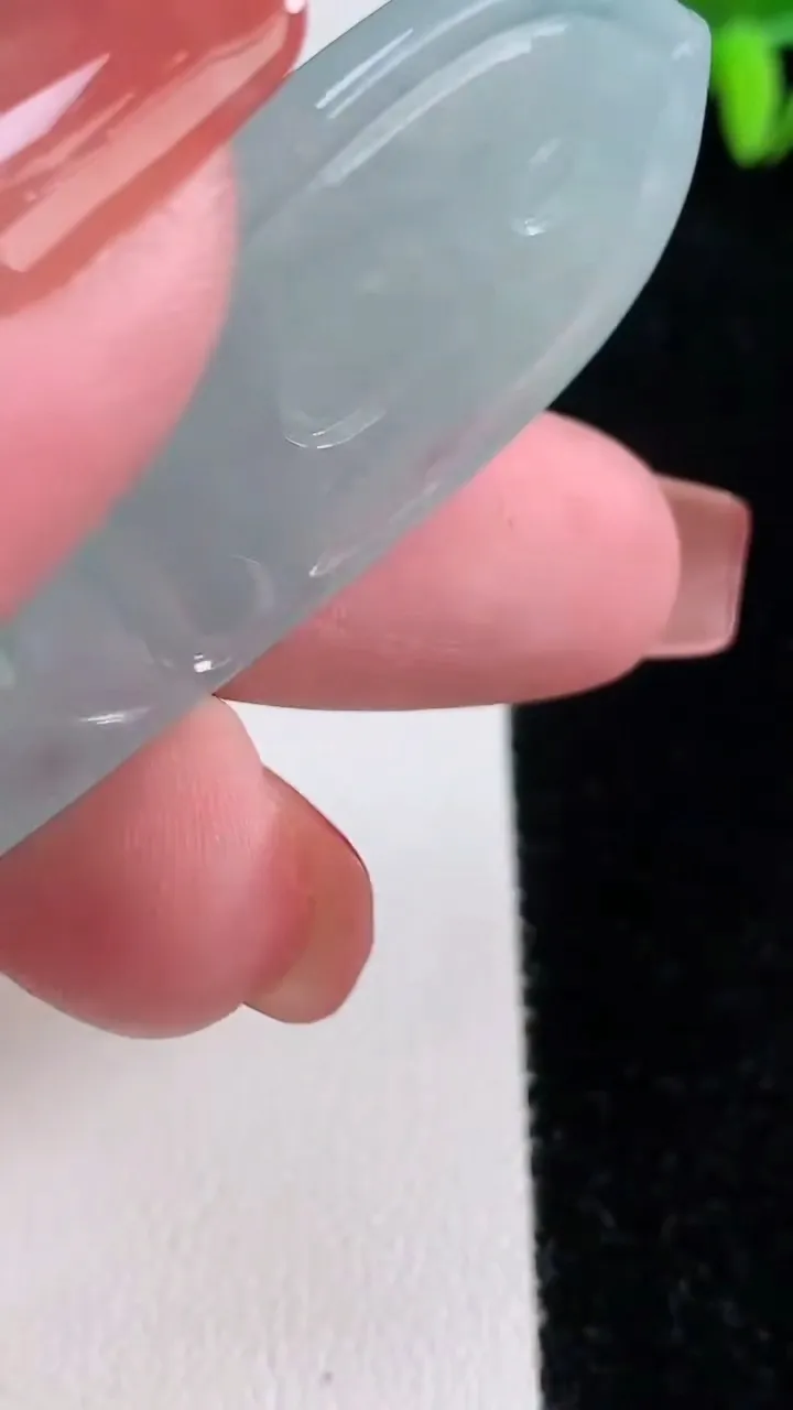 天然A货翡翠阿弥陀佛吊坠，尺寸56-22.7-5.6，重量:14.57g
12月16日