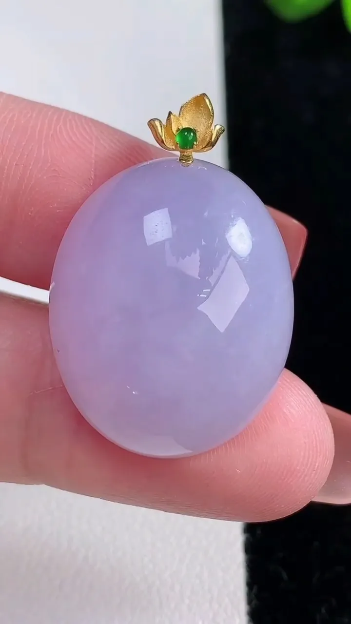 天然A货翡翠18K金紫罗兰蛋面吊坠，尺寸26.2-21.6-10.3，重量:10.17g
12月16日