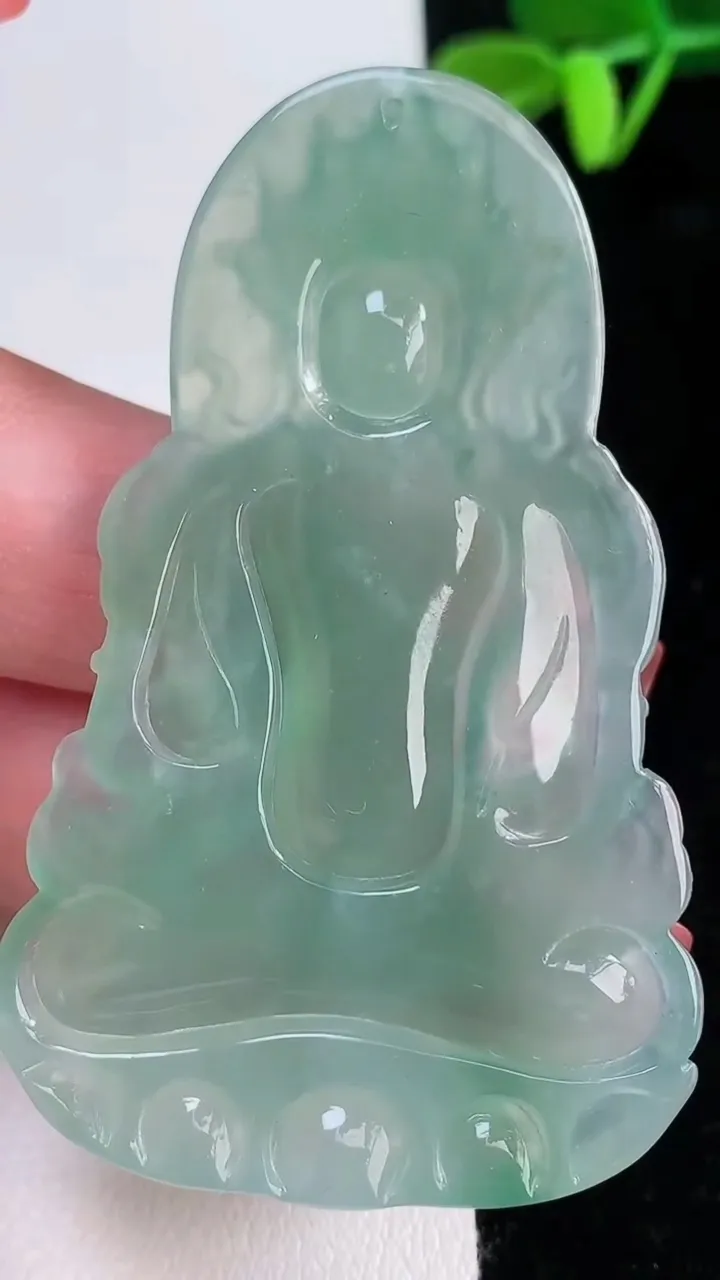 天然A货翡翠度母观音吊坠，尺寸622-38.5-6.2，重量:24.03g
12月16日