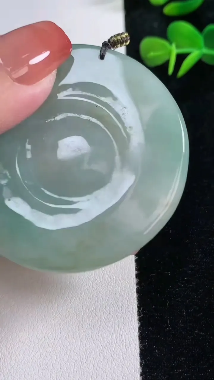 天然A货翡翠飘花阿弥陀佛吊坠，尺寸52.8-5.7，重量:52.99g
12月16日