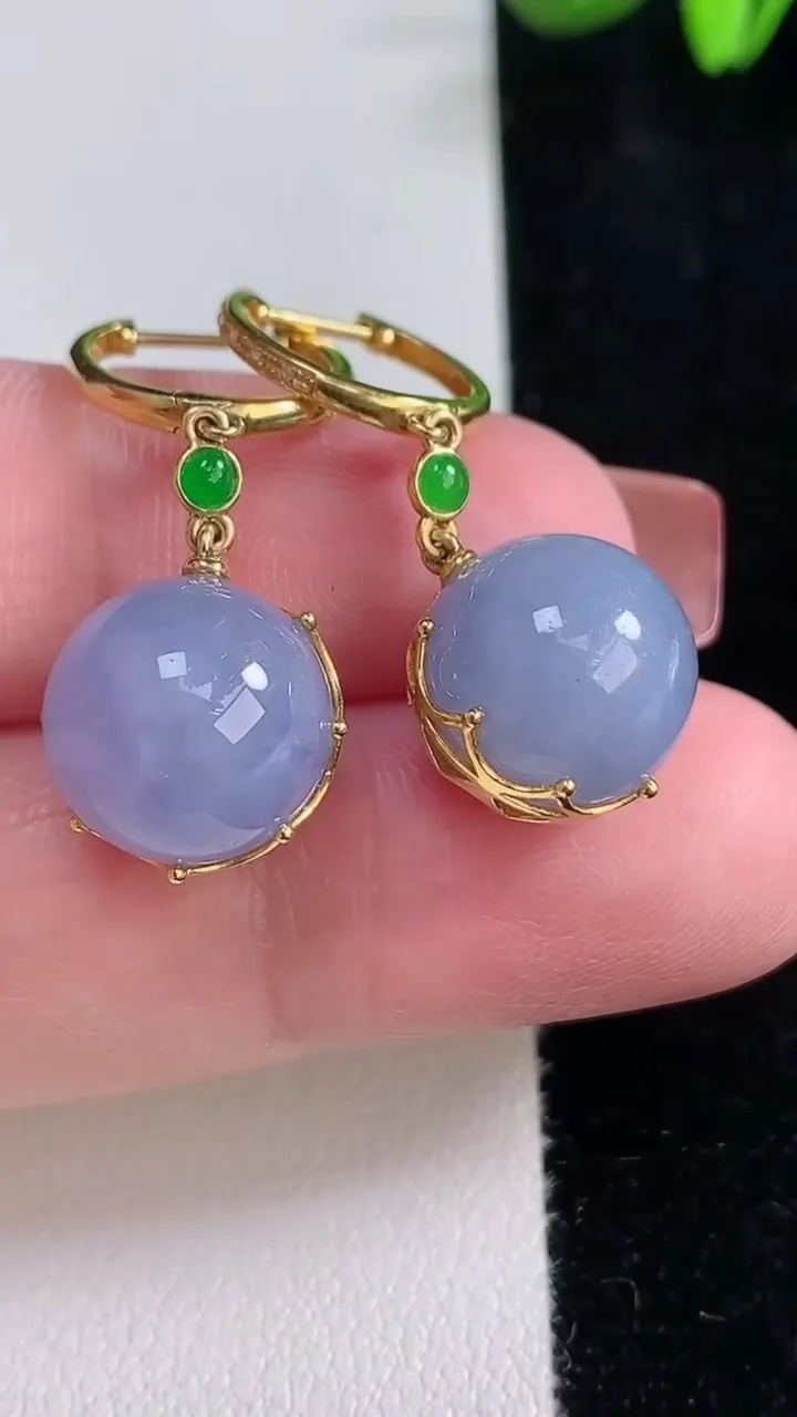 天然A货翡翠18K金紫罗兰圆珠耳坠，尺寸12.3，重量:9.05g12月16日
工厂直销收藏佳品,种