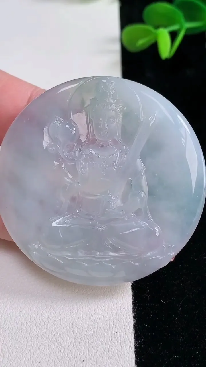 天然A货翡翠虚空藏菩萨吊坠，尺寸50.3-5.2，重量:28.83g
12月16日