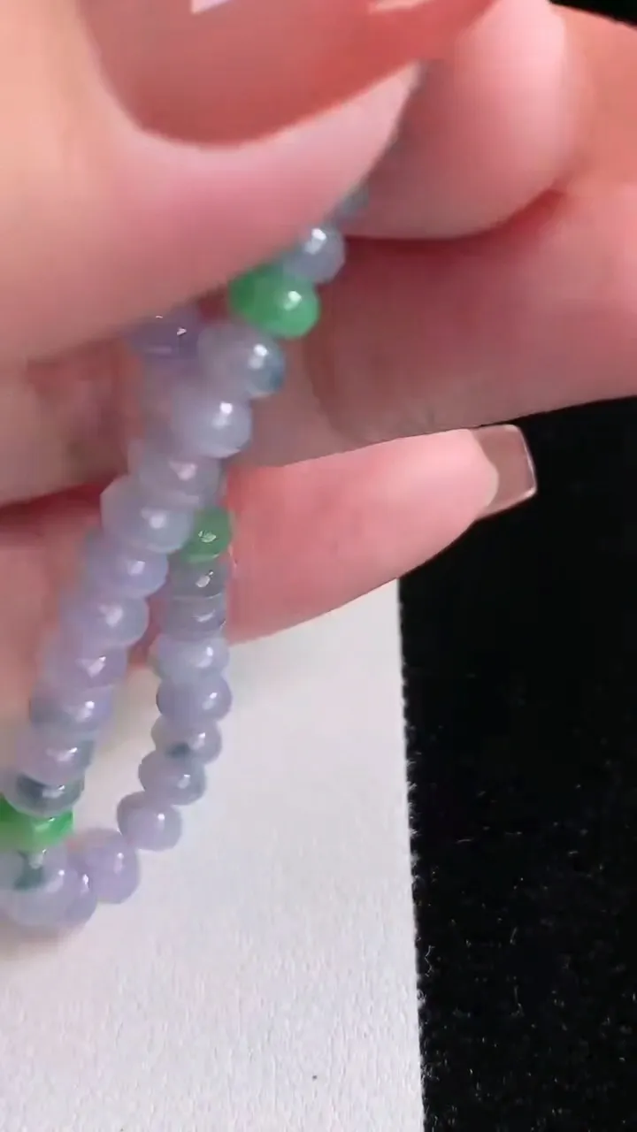 天然A货翡翠双彩紫罗兰算盘珠手串，尺寸5.6-3.3-45颗，重量:10.06g12月16日
工厂直销收藏佳品,种好水足，色泽均匀，有种有色，上手高大气！