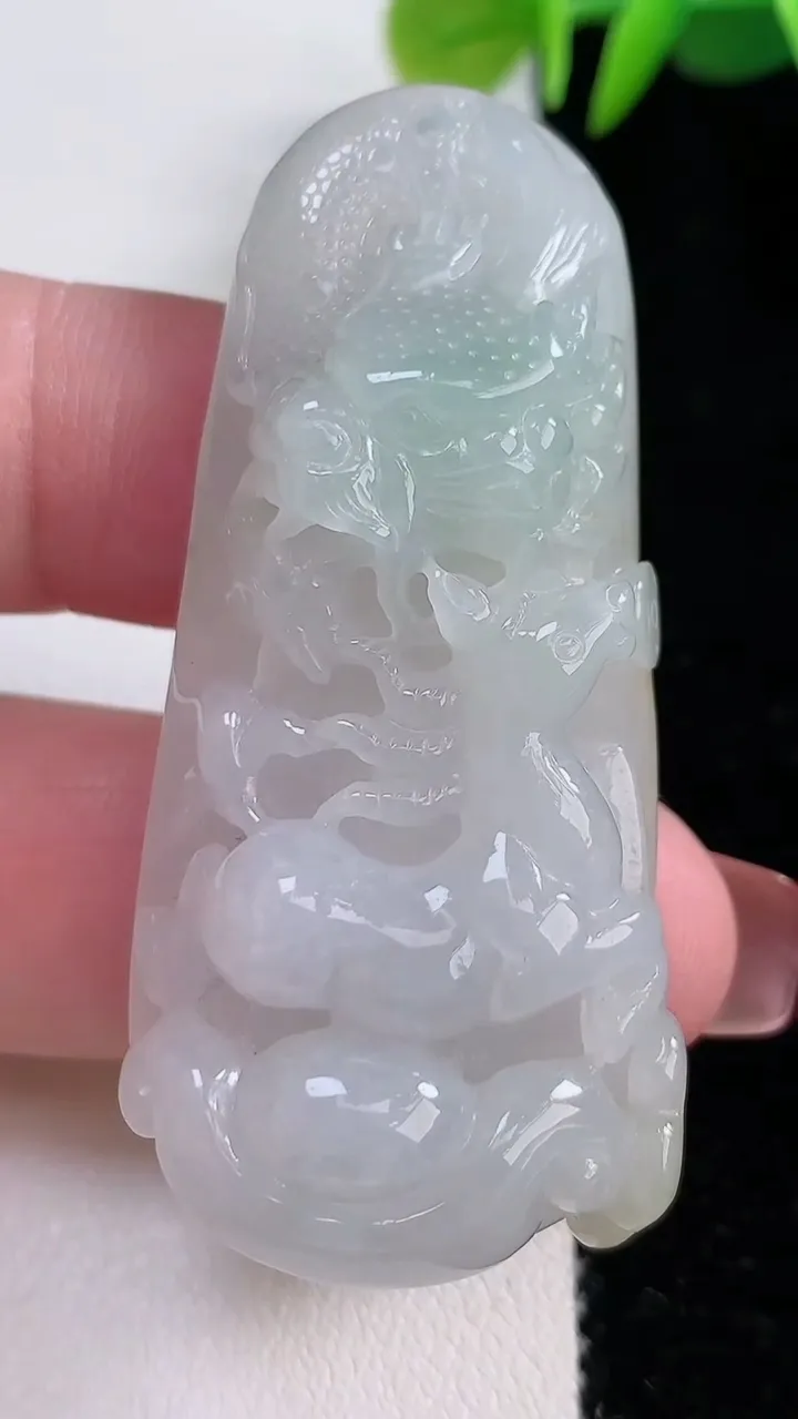 天然A货翡翠龙马精神吊坠，尺寸56-26-11.6，重:23.61g
12月16日