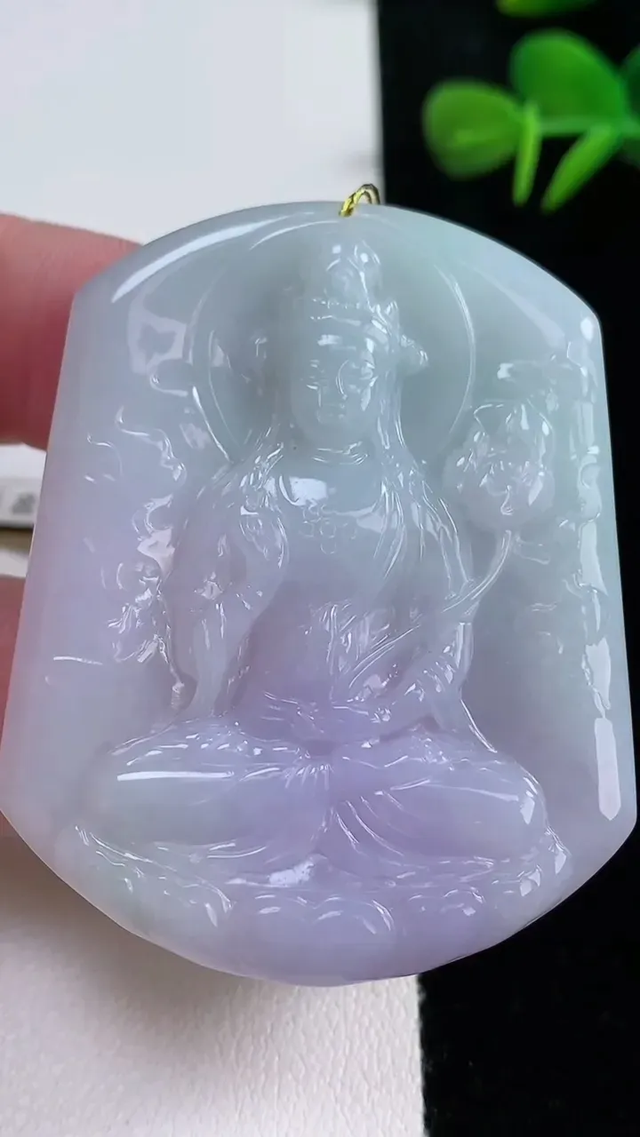 天然A货翡翠紫罗兰大势至菩萨吊坠，尺寸53-42.8-4.6，重量:25.77g
12月16日