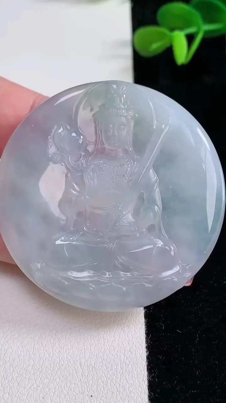 天然A货翡翠虚空藏菩萨吊坠，尺寸50.3-5.2，重量:28.83g
12月16日