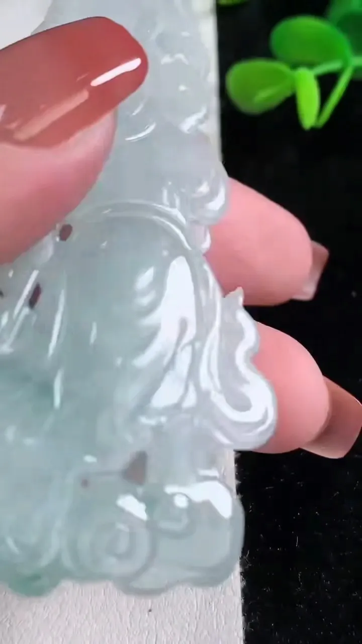 天然A货翡翠冰种飘花关公吊坠，尺寸75.7-38.3-6.2，重量:26.82g
12月16日