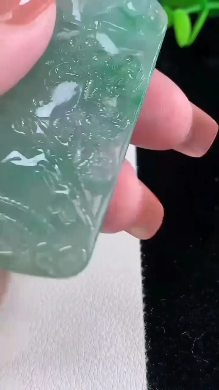 天然A货翡翠山水牌吊坠，尺寸58-38.4-6，重量:33.93g
12月16日