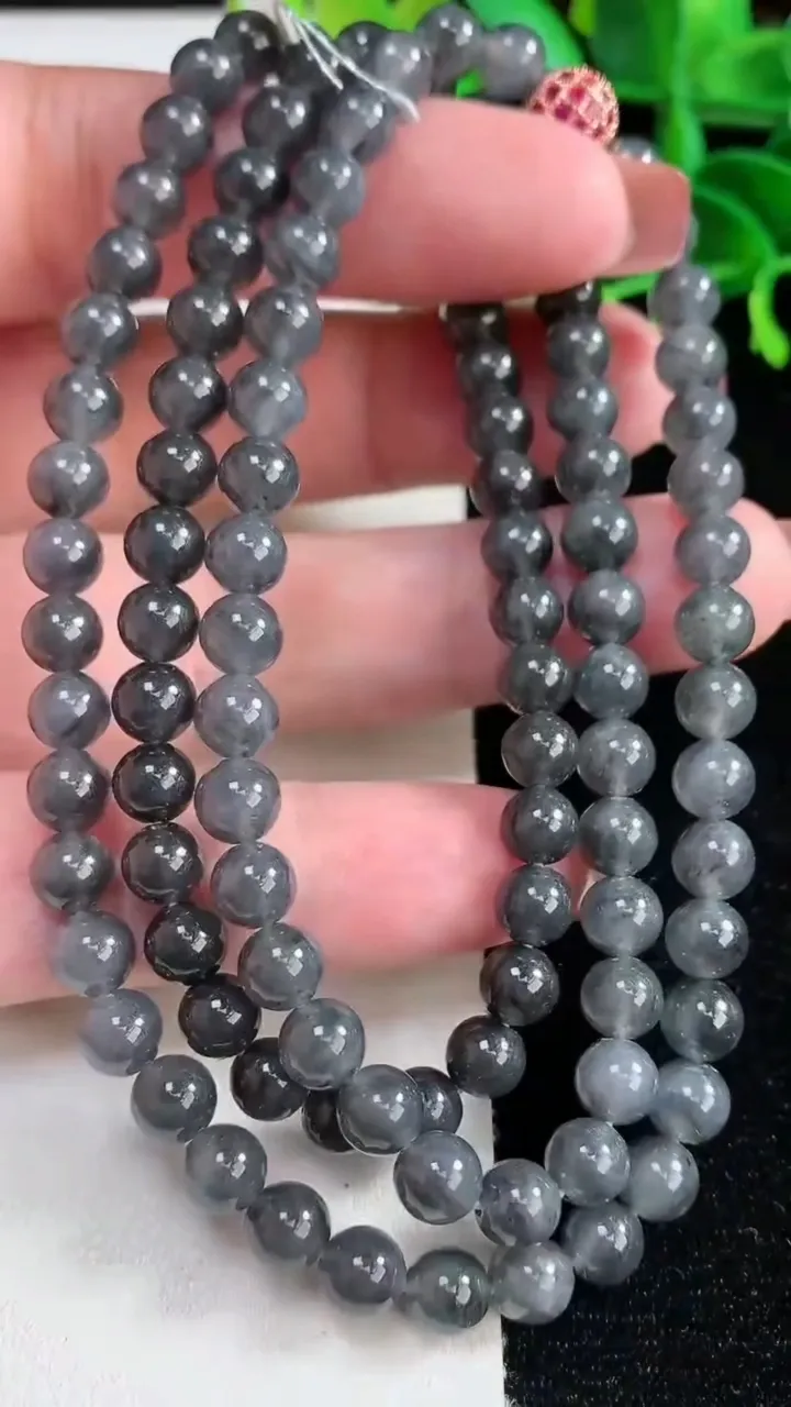 天然A货翡翠墨翠圆珠项链，尺寸6-108颗，重量:42.95g
12月16日
