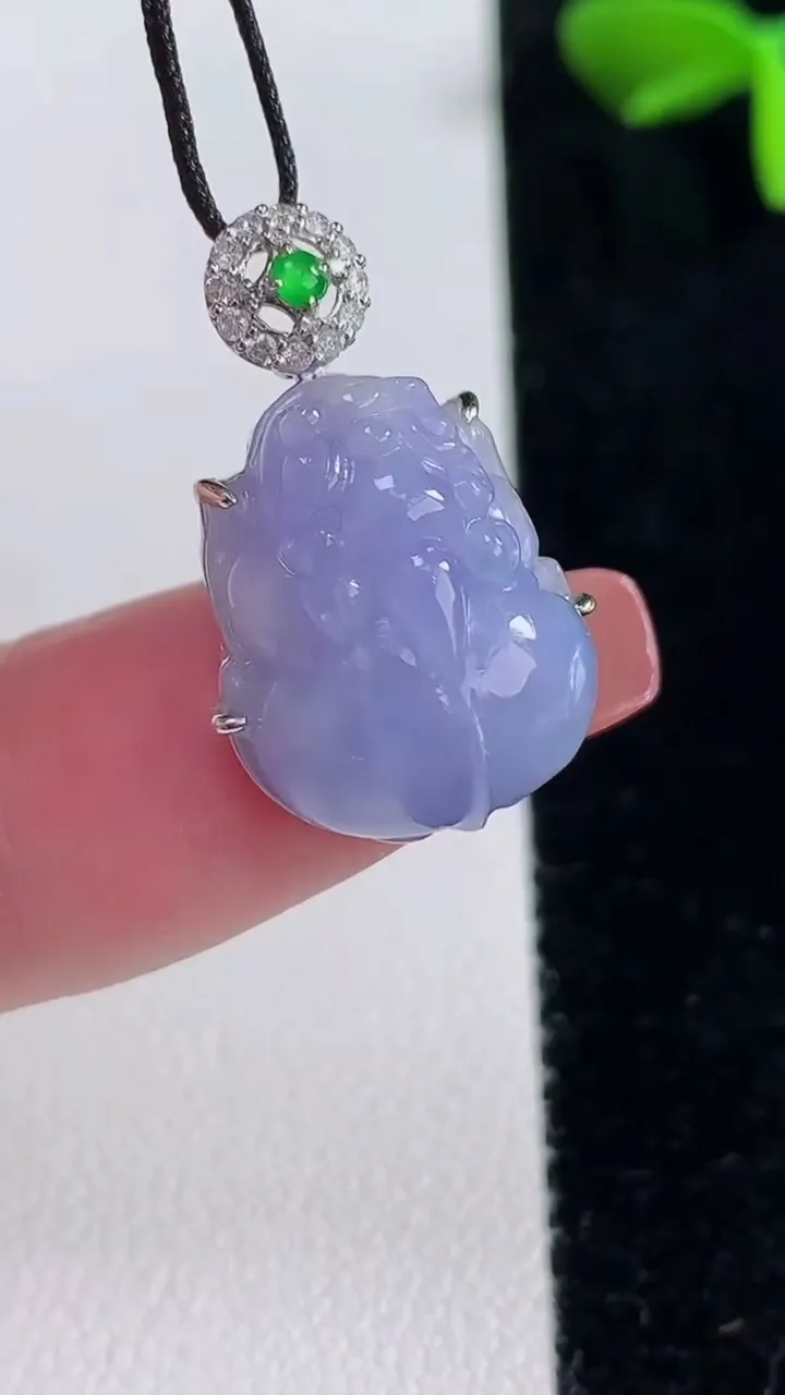 天然A货翡翠18K金紫罗兰貔貅吊坠，尺寸24.2-17.2-14，重量:4.03g
12月16日