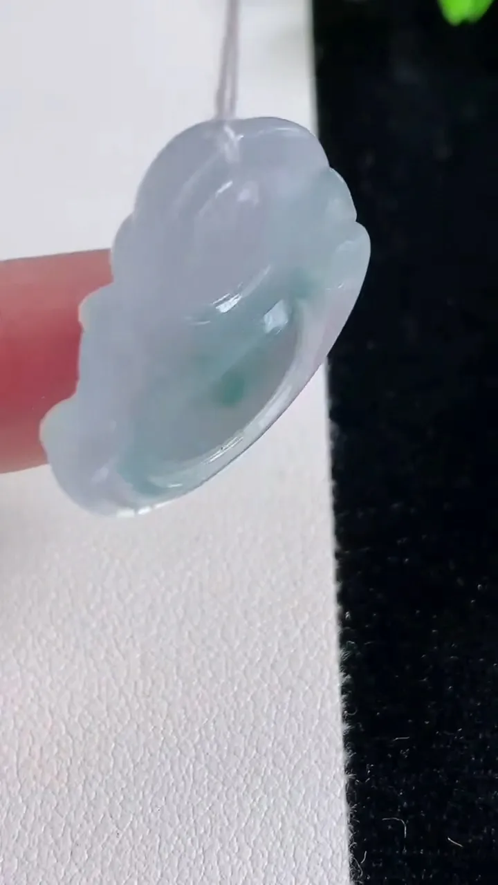 天然A货翡翠冰种飘花佛公吊坠，尺寸26.8-29-6，重量:7.48g
12月16日