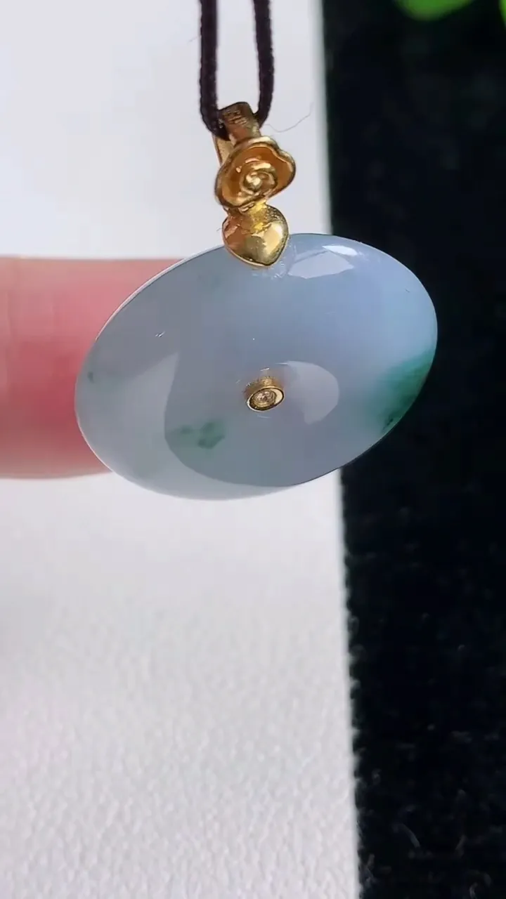 天然A货翡翠18K金紫罗兰平安扣吊坠，尺寸23-5.4，重量:6.69g
12月16日