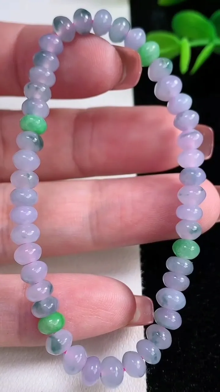 天然A货翡翠双彩紫罗兰算盘珠手串，尺寸5.6-3.3-45颗，重量:10.06g12月16日
工厂直