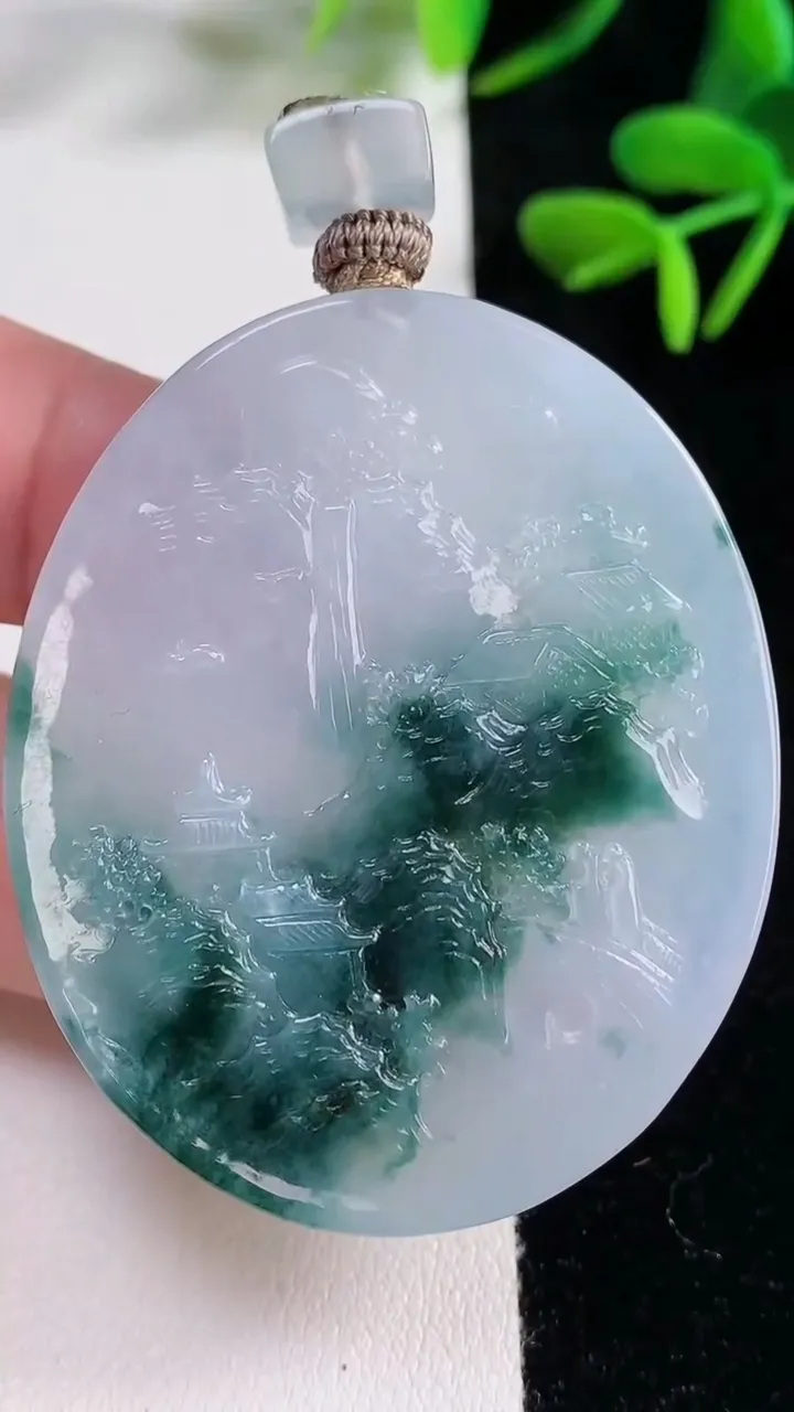 天然A货翡翠牌吊坠，尺寸50.8-42-5.5，重量:30.38g
12月16日