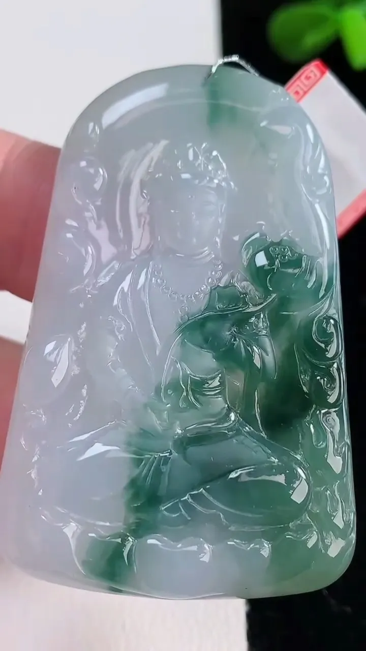 天然A货翡翠冰种飘花大势至菩萨吊坠，尺寸52.3-34-5.6，重量:22.70g
12月16日