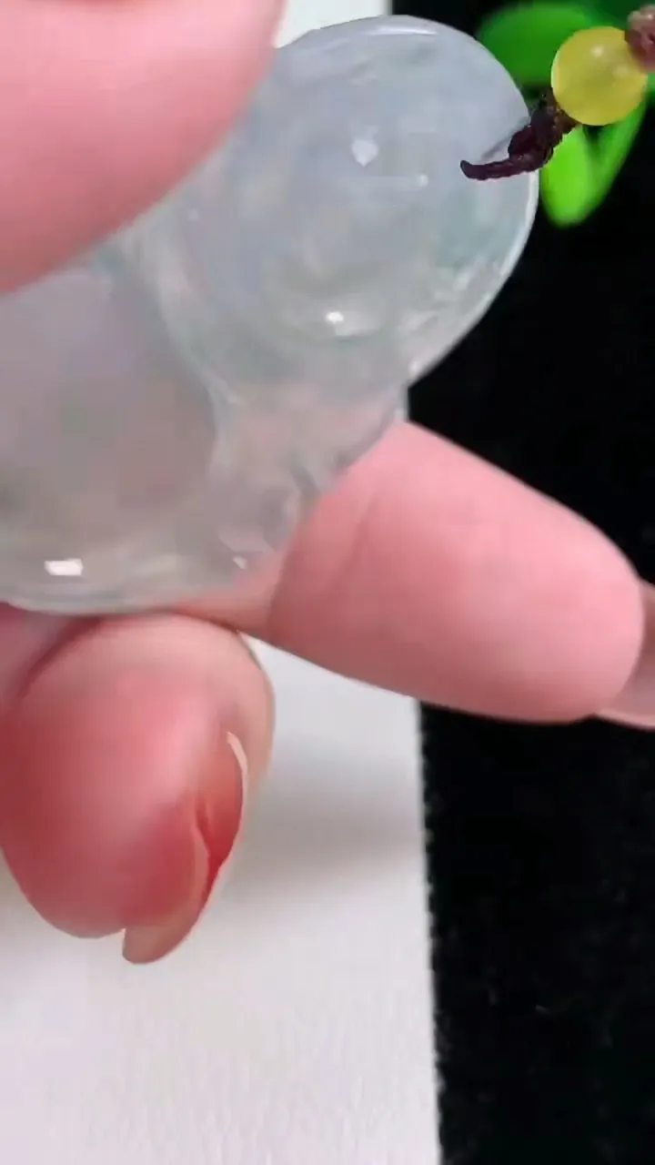 天然A货翡翠种飘花佛公吊坠，尺寸38.3-40.6-6，重量:14.57g
12月16日