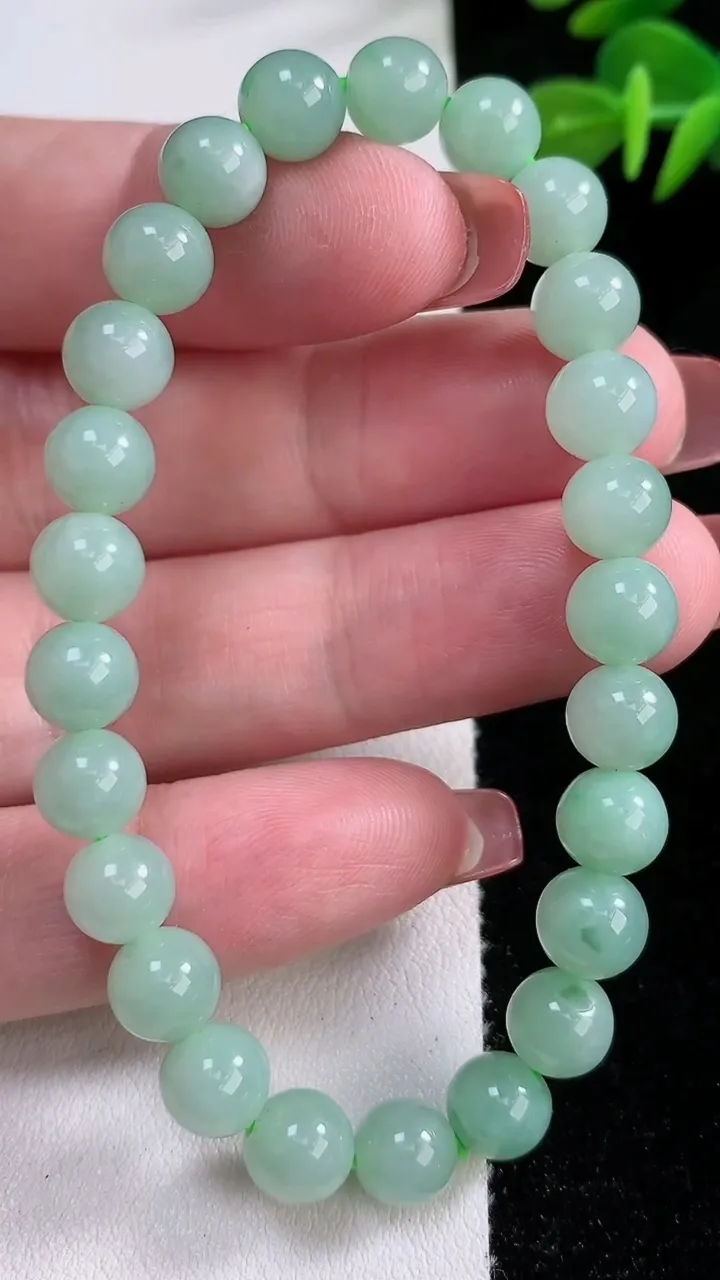 天然A货翡翠圆珠手串，尺寸7.5，重:18.07g12月17日
工厂直销收藏佳品,种好水足，色泽均匀