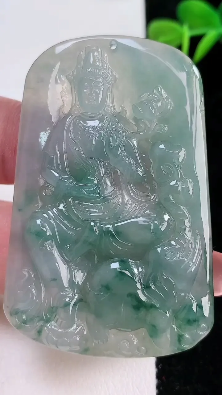 天然A货翡翠冰种飘花普贤菩萨吊坠，尺寸58.6-38-5.3，重:25.03g
12月17日