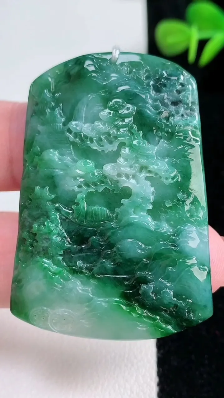 天然A货翡翠山水牌吊坠，尺寸49-35-5，重量:21.00g
12月17日