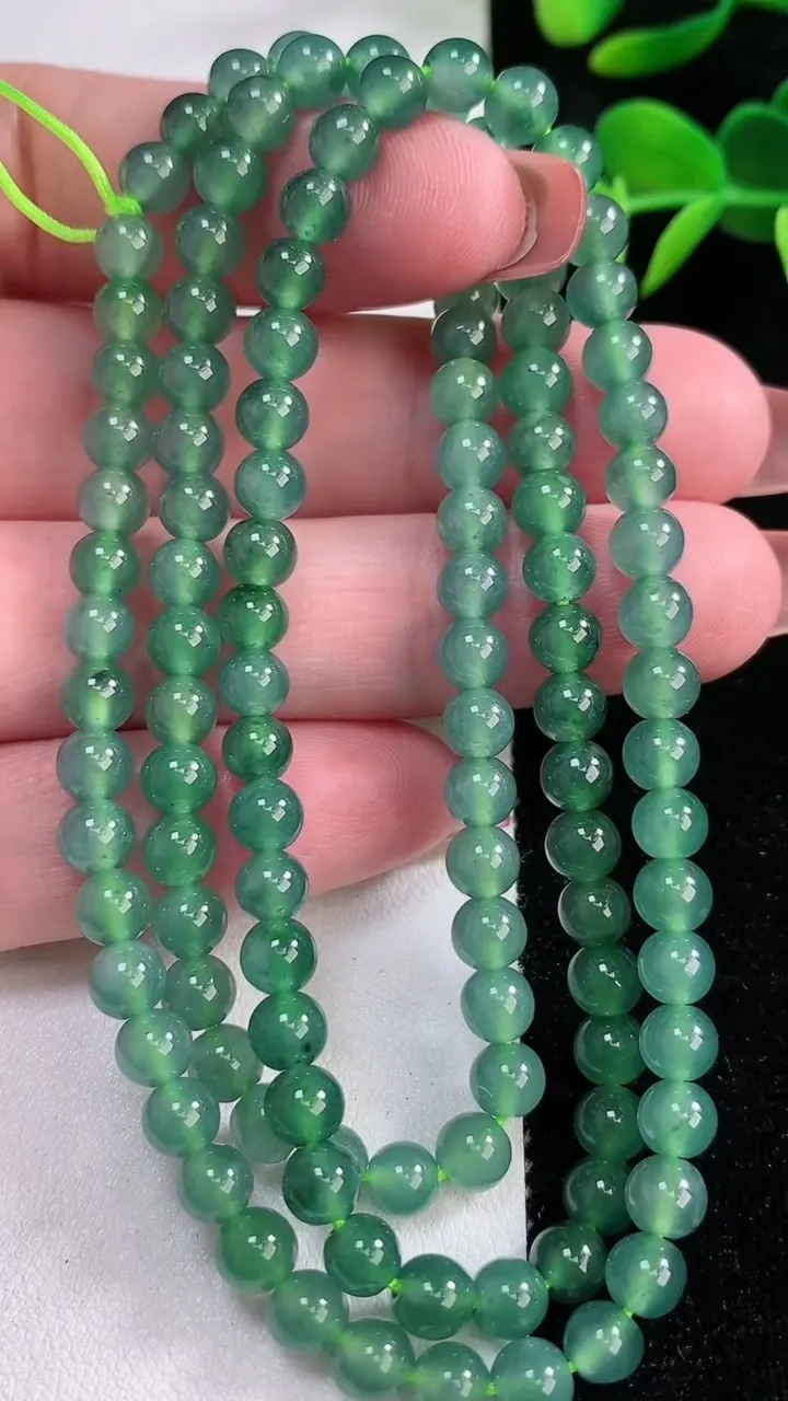 天然A货翡翠圆珠项链，尺寸5.4-4，重:31.63g
12月17日
