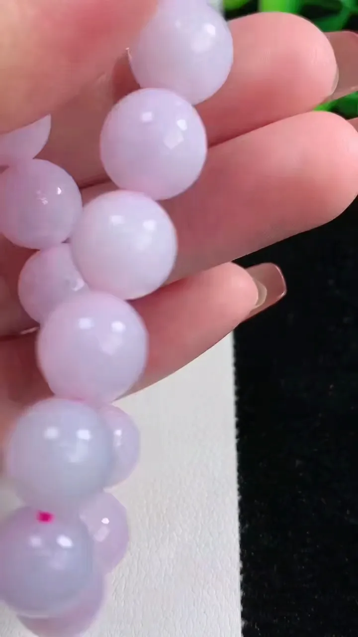 天然A货翡翠紫罗兰圆珠手串，尺寸11.8-17颗，重量:48.45g12月17日
工厂直销收藏佳品,种好水足，色泽均匀，有种有色，上手高大气！