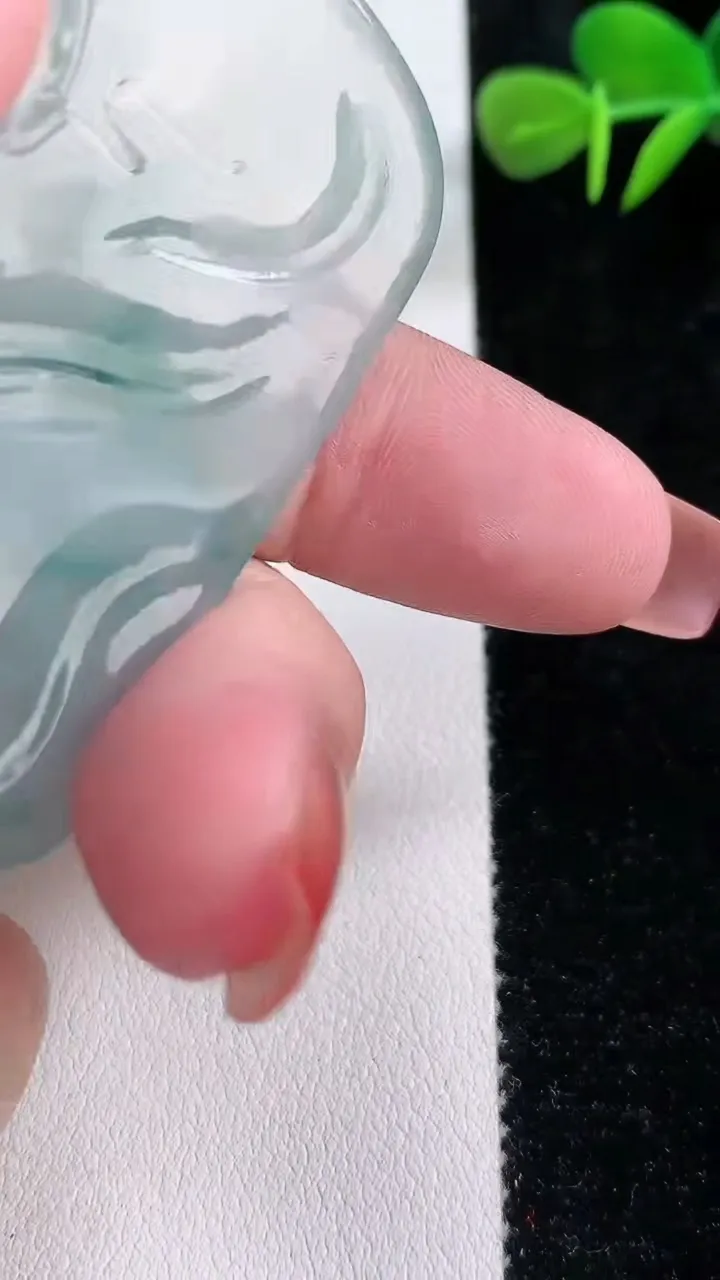 天然A货翡翠冰种飘花普贤菩萨吊坠，尺寸58.6-38-5.3，重:25.03g
12月17日