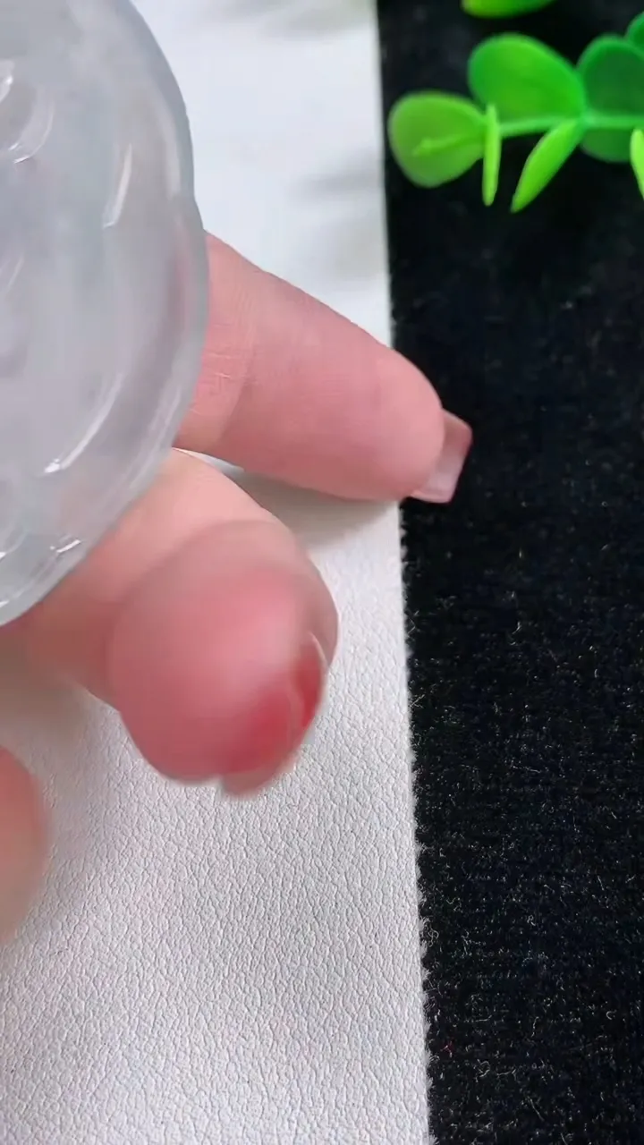 天然A货翡翠种白冰度母观音吊坠，尺寸51-7，重:33.88g
12月17日