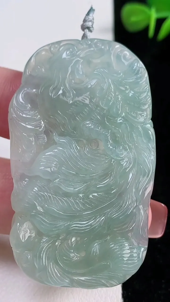 天然A货翡翠凤凰吊坠，尺寸55.7-32.5-5.8，重量:23.11g
12月17日