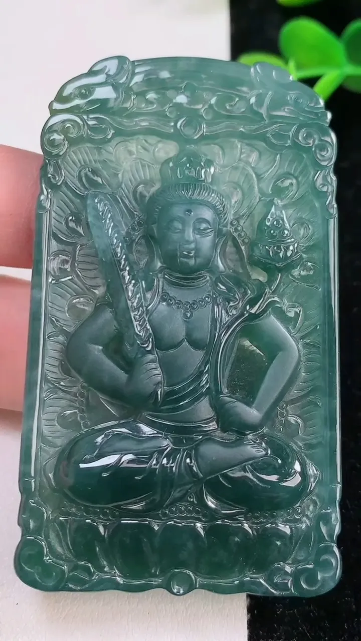 天然A货翡翠虚空藏菩萨吊坠，尺寸73-42-7，重:40.51g
12月17日