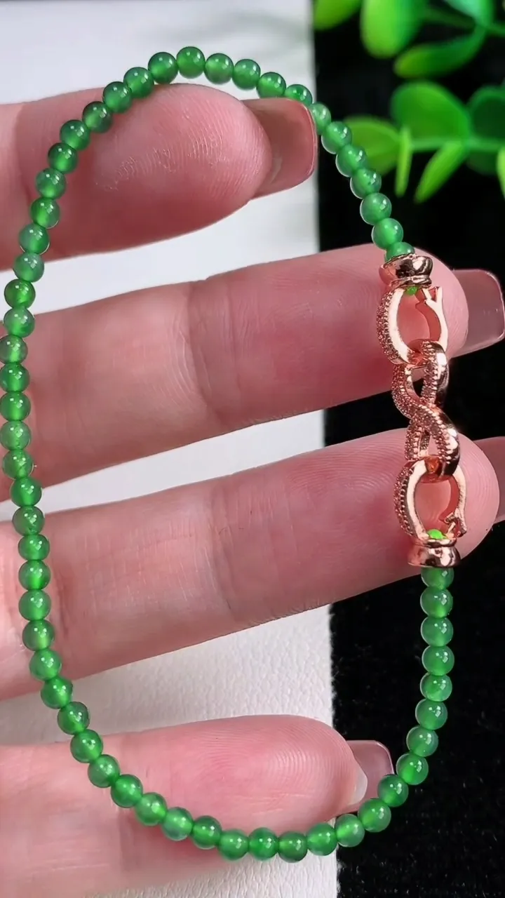 天然A货翡翠小米珠手串，尺寸3-60颗，重量:4.33g12月17日
工厂直销收藏佳品,种好水足，色泽均匀，有种有色，上手高大气！