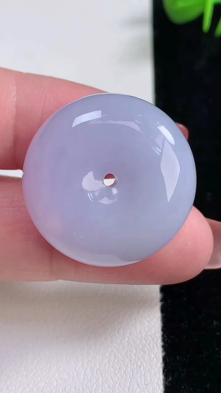 天然A货翡翠紫罗兰平安扣吊坠，尺寸27.2-12.3，重量:20.08g
12月17日