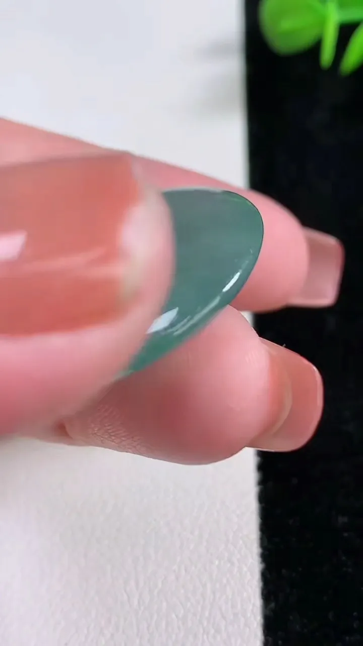 天然A货翡翠冰种飘花平安扣吊坠，尺寸31.6-5.7，重量:12.07g
12月17日