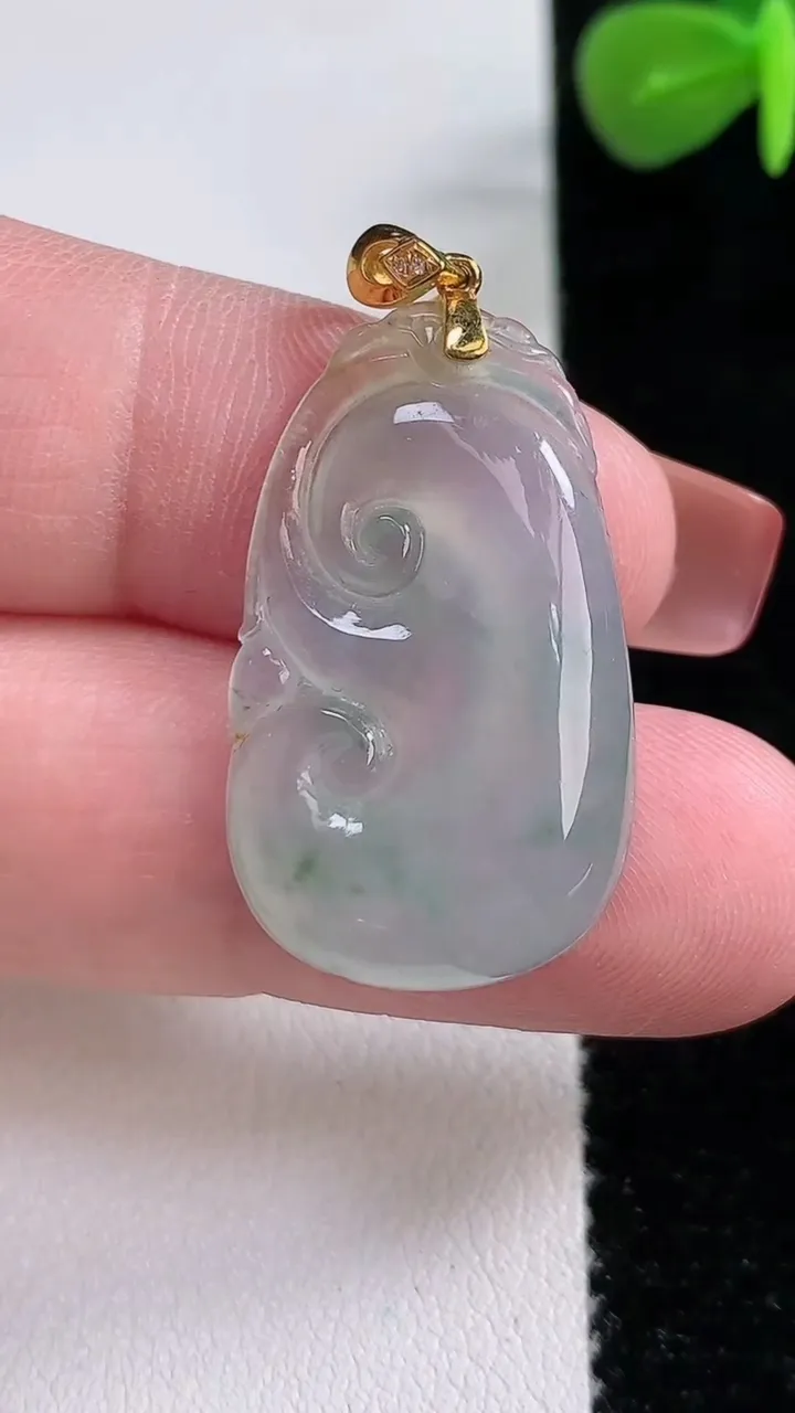 天然A货翡翠18K金飘花如意吊坠，尺寸19-17-9，重:4.27g
12月17日