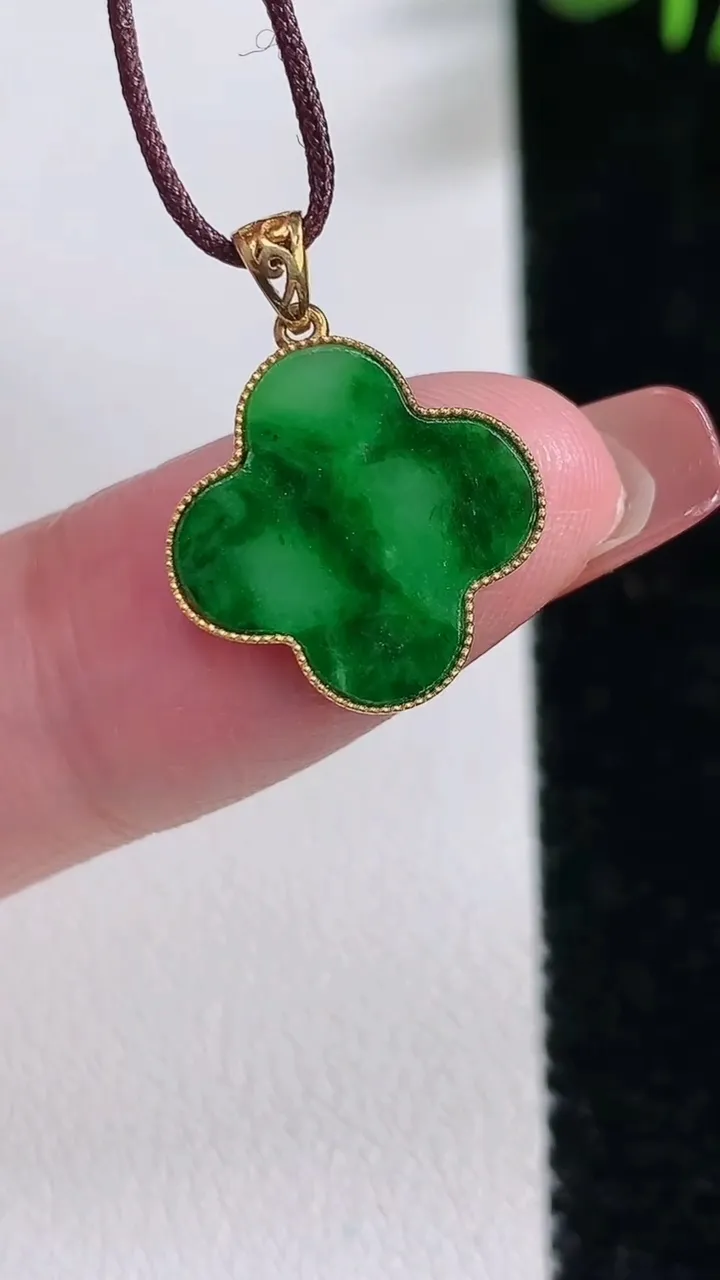 天然A货翡翠四叶草吊坠，尺寸19-15-1.7，重:0.90g
12月17日