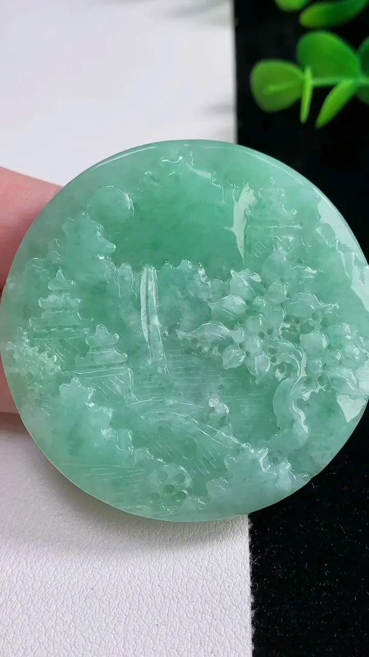 天然A货翡翠山水牌吊坠，尺寸53.5-5，重量:34.20g
12月17日