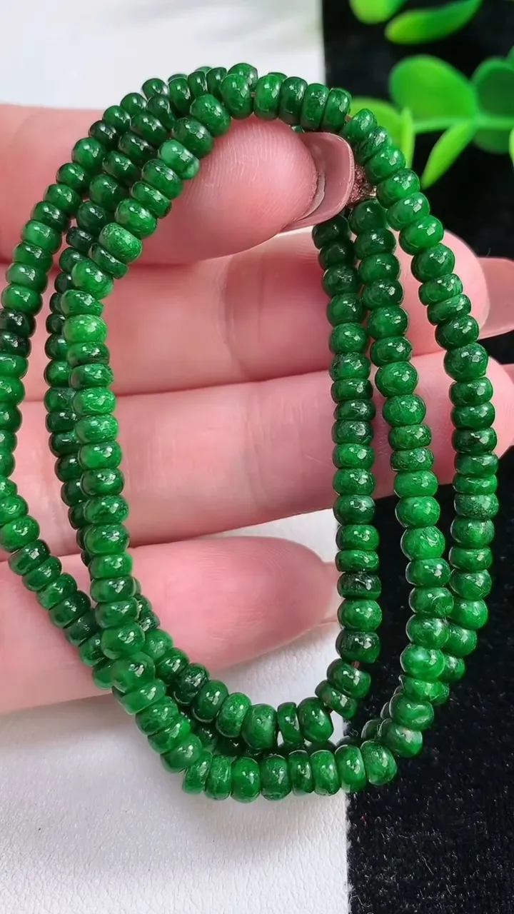 天然A货翡翠算盘珠项链，尺寸4.2，重:19.50g12月17日
工厂直销收藏佳品,种好水足，色泽均匀，有种有色，上手高大气！