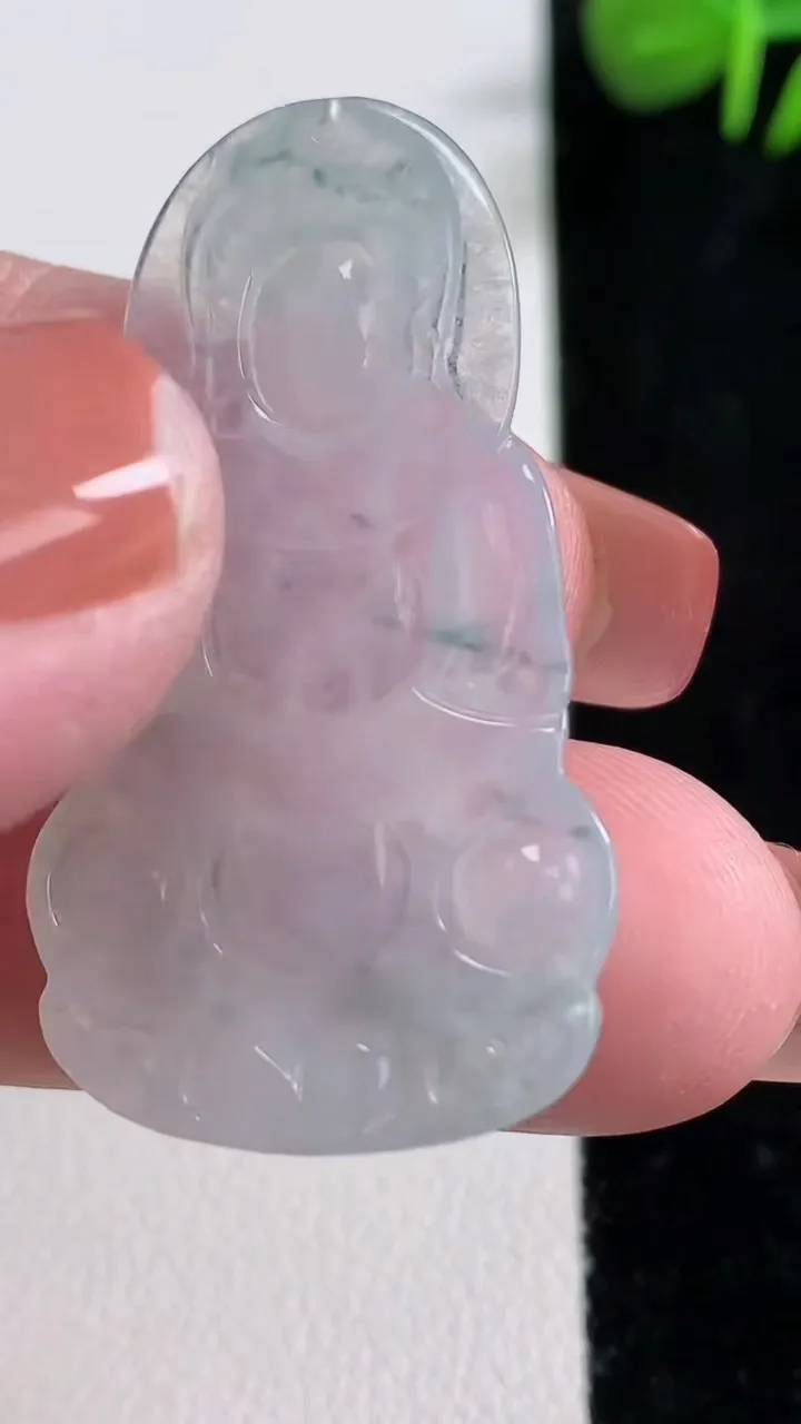 天然A货翡翠冰种飘花观音菩萨吊坠，尺寸40.4-23.5-3.5，重量:5.87g
12月17日