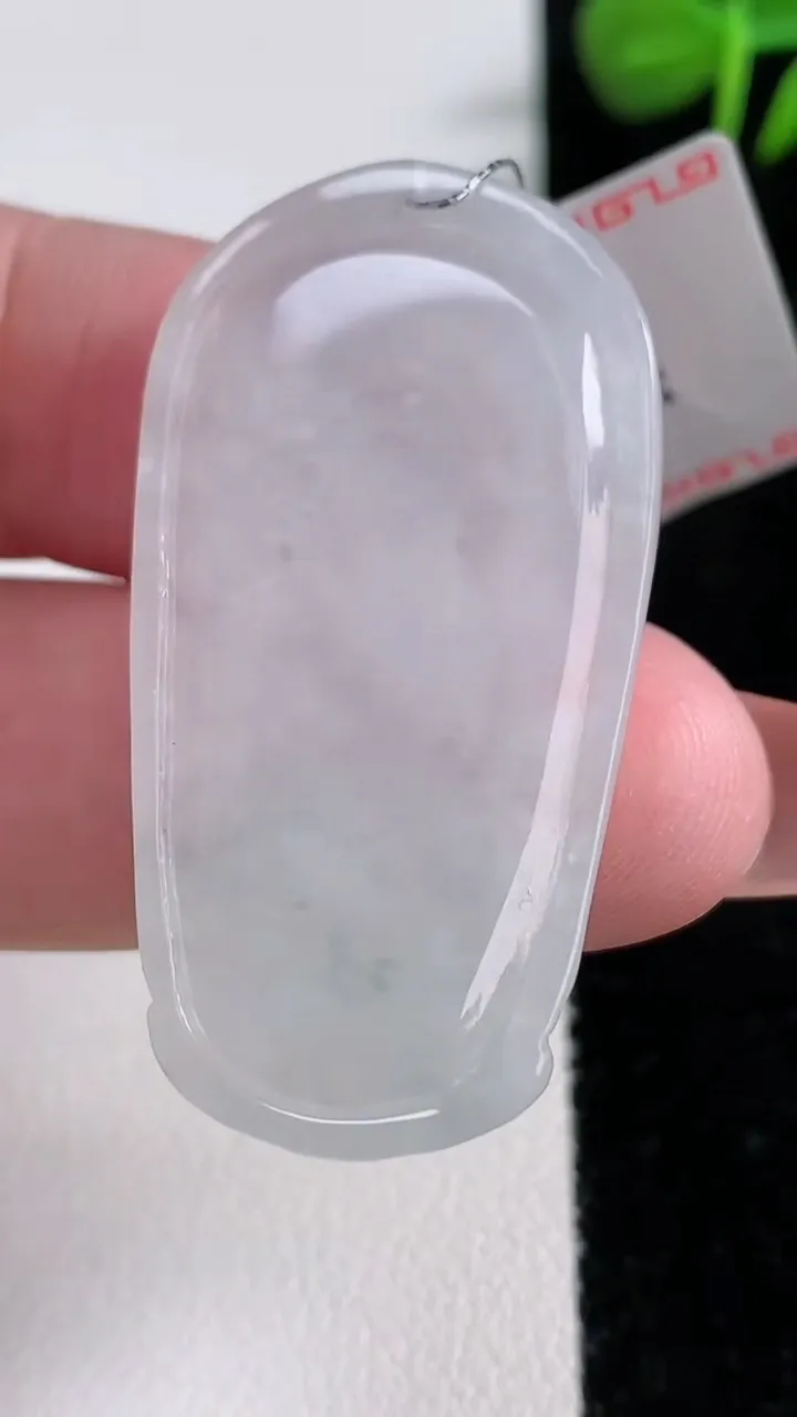 天然A货翡翠大日如来吊坠，尺寸42.8-22.8-5.2，重量:10.32g
12月17日