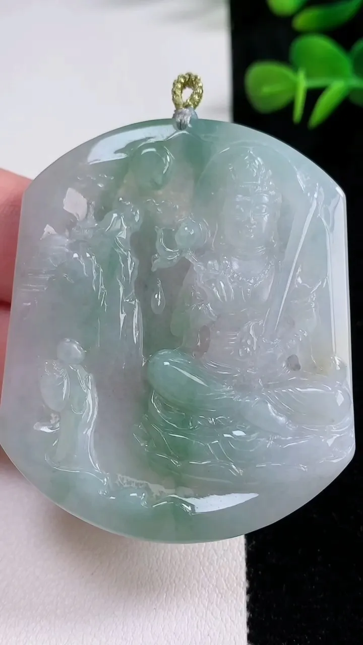 天然A货翡翠虚空藏菩萨吊坠，尺寸55-46-5.7，重量:31.89g
12月17日