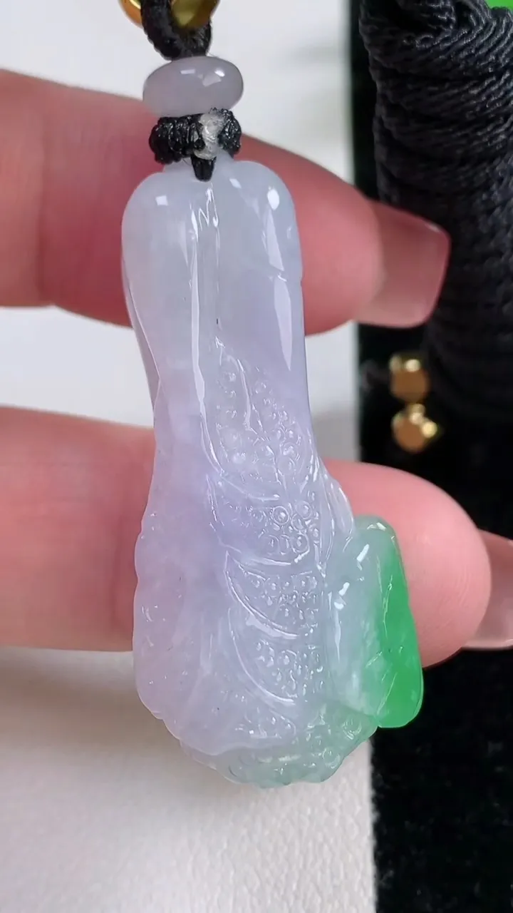 天然A货翡翠白菜吊坠，尺寸41.8-20.6-12，重量:17.87g
12月17日