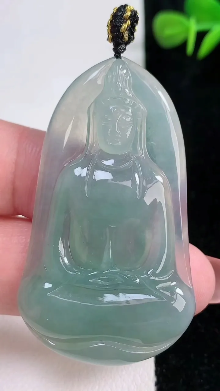 天然A货翡翠观音菩萨吊坠，尺寸53.5-31-5.4，重量:15.64g
12月17日